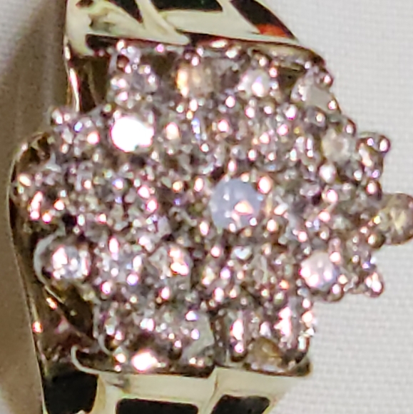 10k Women's Gold Dimond Ring - Picture 3 of 12